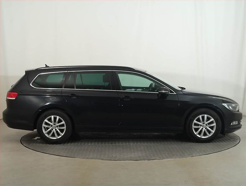Volkswagen Passat (2016) Comfortline 2.0 TDI, Automat - fotka 6 z 14