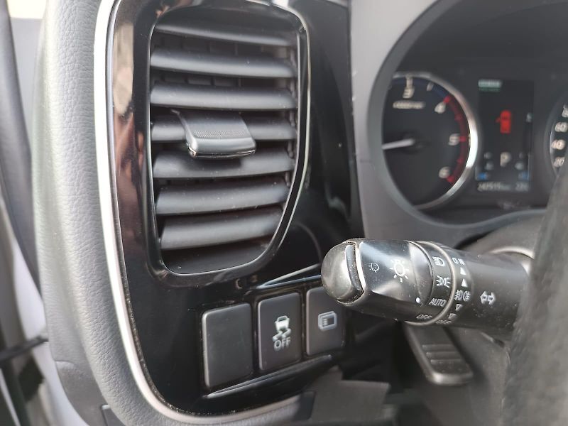 Mitsubishi Outlander (2013) - fotka 21 z 24