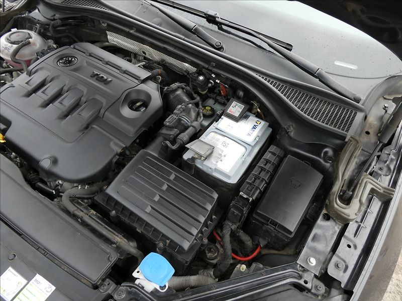 Škoda Superb 1,6 TDi 88kW DPH 2x kola - fotka 34 z 35