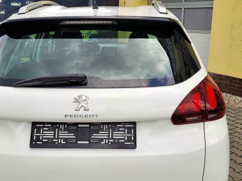 Peugeot 2008 1,2 MÁLO NAJETO*CZ,SERVIS - fotka 38 z 39