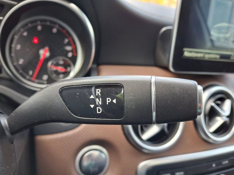 Mercedes-Benz Třídy A (2017) AMG Automat 4 Matic 2,0i 135kW - fotka 31 z 35