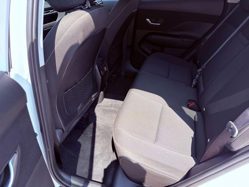 Hyundai Kona 1,6-110KW, REZERVACE - fotka 26 z 31