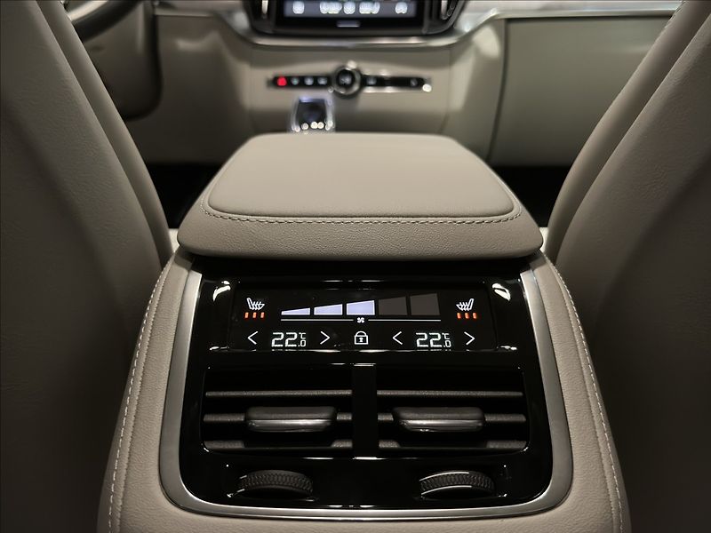 Volvo XC90 (2026) 2,0 T8  Plus Bright - fotka 25 z 41