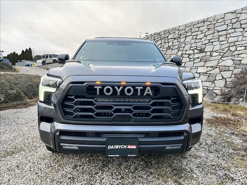 Toyota Sequoia 3,5i-Force MaxTTV6HEV TRD Pro - fotka 2 z 58