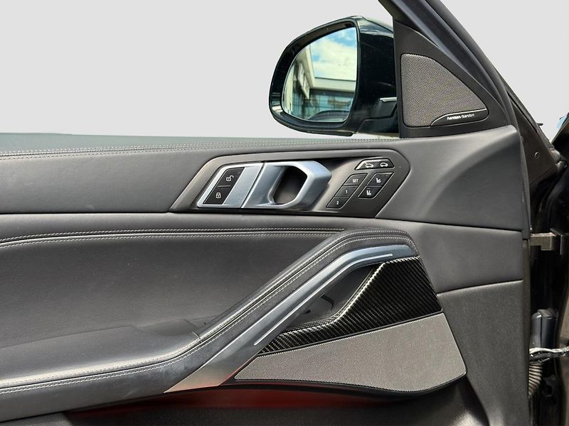 BMW X6 xDrive40i - fotka 7 z 22