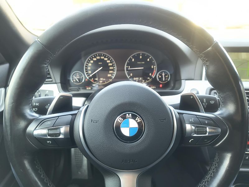 BMW Řada 5 (2014) 525d M xDRIVE/HEAD-UP/PANORAMA - fotka 38 z 61