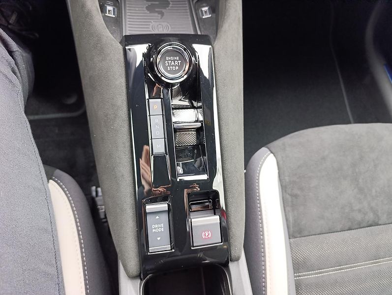 Alfa Romeo Junior (2026) Sport Speciale 1.2 Turbo Hybr. - fotka 28 z 34