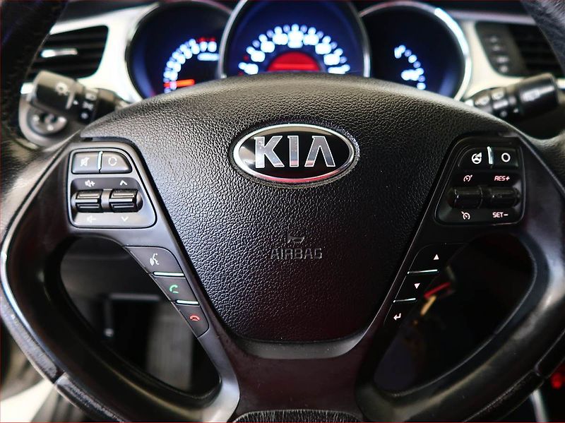 Kia Ceed (2016) 1.4 CVVT, Tempomat - fotka 15 z 15
