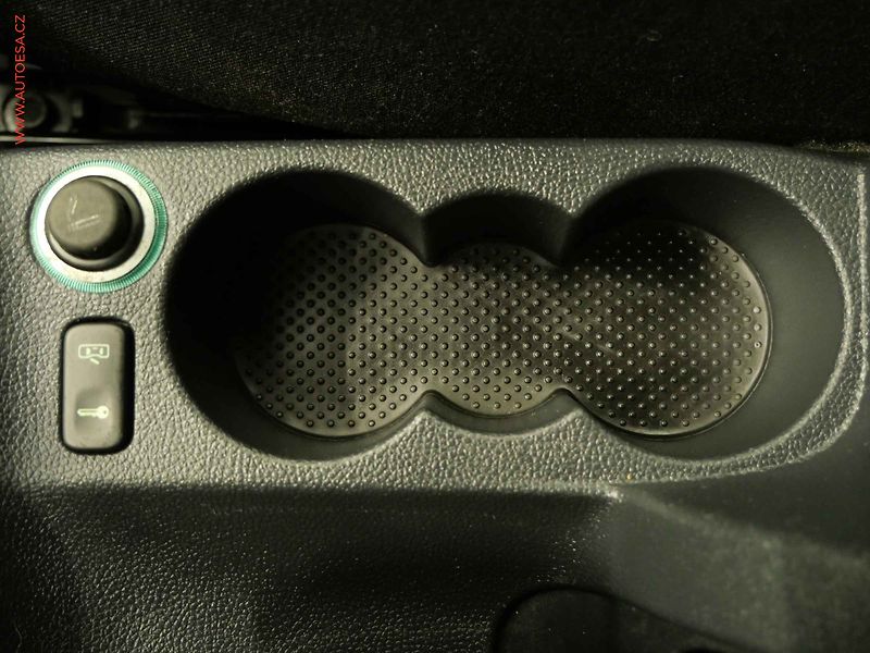 Škoda Octavia (2005) 1.9TDi, AC, výhřev sed. - fotka 20 z 23