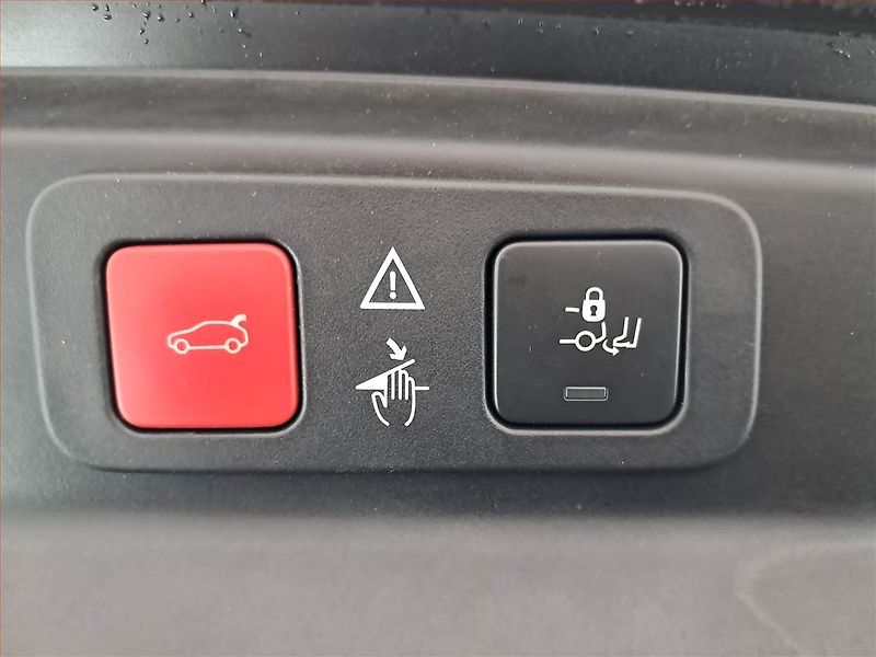 Peugeot 5008 (2021) 1.5 BlueHDi - fotka 22 z 24