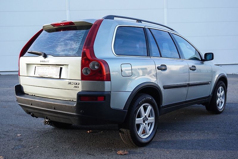 Volvo XC90 2,4D D5 EXECUTIVE AWD 120KW - fotka 9 z 22