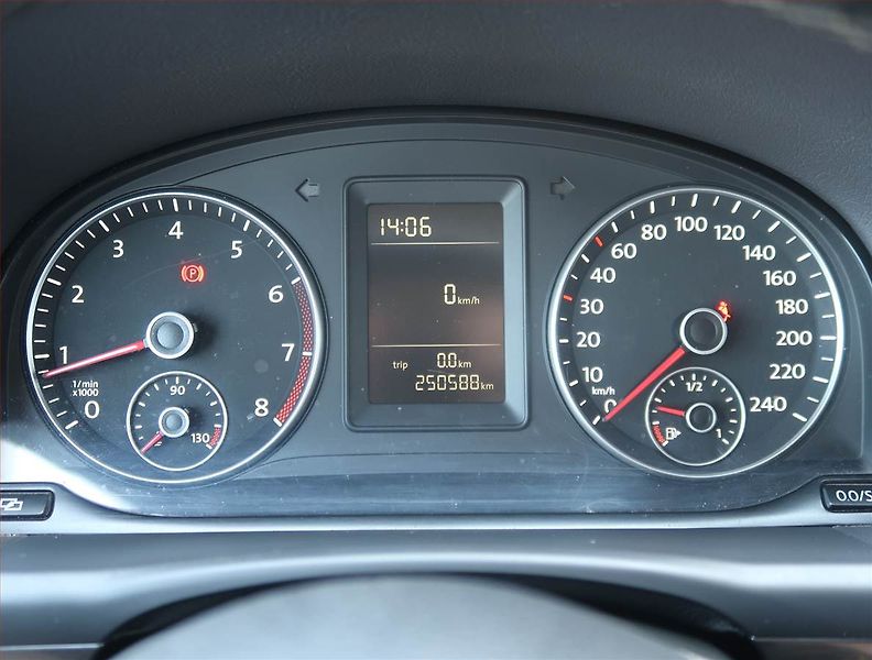Volkswagen Touran (2011) 1.2 TSI, Tempomat - fotka 10 z 15