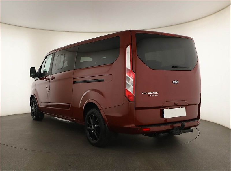 Ford Tourneo Custom (2019) Titanium 2.0 EcoBlue, ČR - fotka 4 z 18