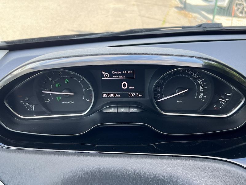 Peugeot 208 1.2i KLIMA PANORAMA TEMPOMAT - fotka 17 z 44