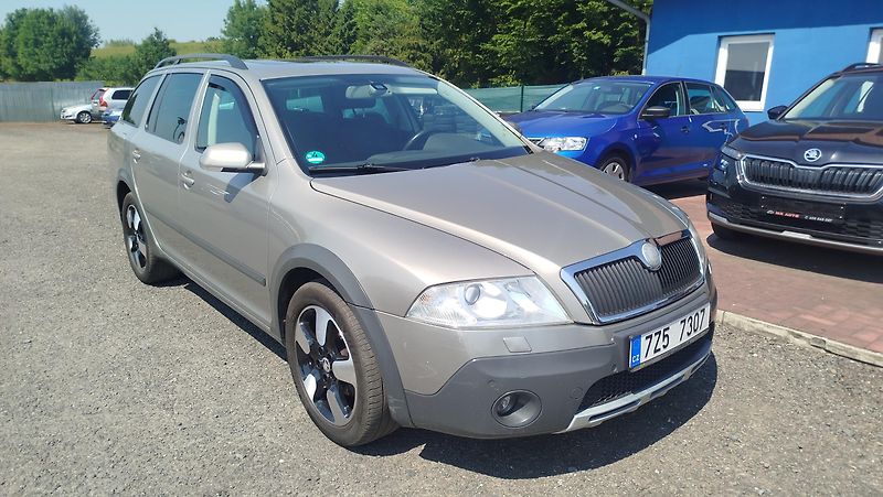 Škoda Octavia (2008) 2.0 FSI - fotka 1 z 27