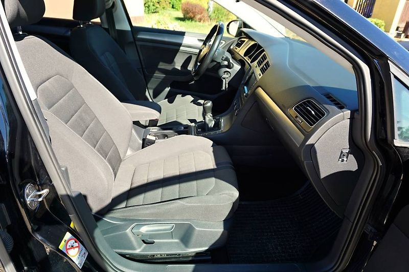 Volkswagen Golf (2014) MATCH 1,4 TSI 90 kW - fotka 17 z 35