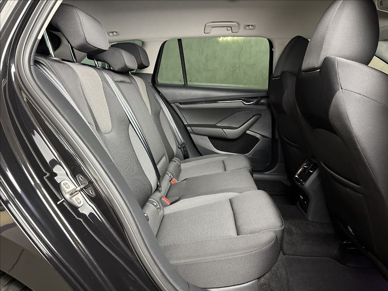Škoda Octavia 2,0 TDi  DSG Tour Virtual LED - fotka 14 z 45