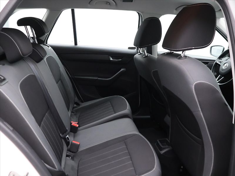 Škoda Fabia 1,0 TSI 81kW Style LED CZ DPH - fotka 12 z 28