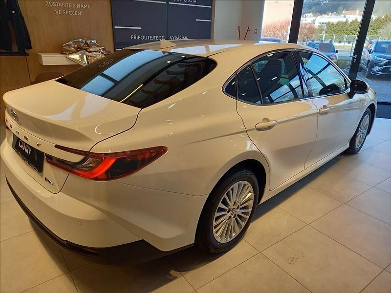 Toyota Camry 2,5 - fotka 6 z 14
