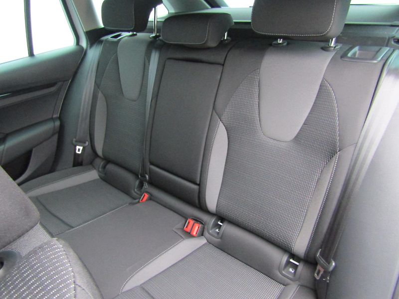Škoda Octavia IV FL Combi Selection 1.5 TSI - fotka 23 z 30