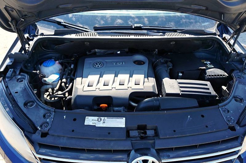 Volkswagen Touran (2011) 2,0 TDI 103 kW - fotka 39 z 48