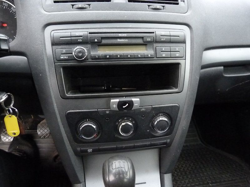 Škoda Octavia 2.0TDI DPH - fotka 12 z 16