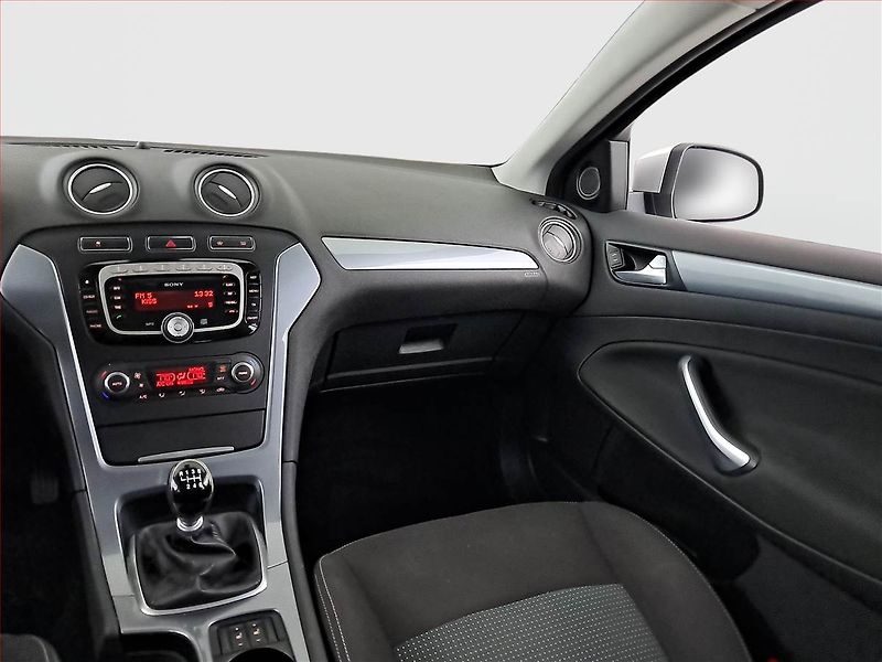 Ford Mondeo (2011) 2.0 TDCi, Vyhř. sedaček - fotka 8 z 14