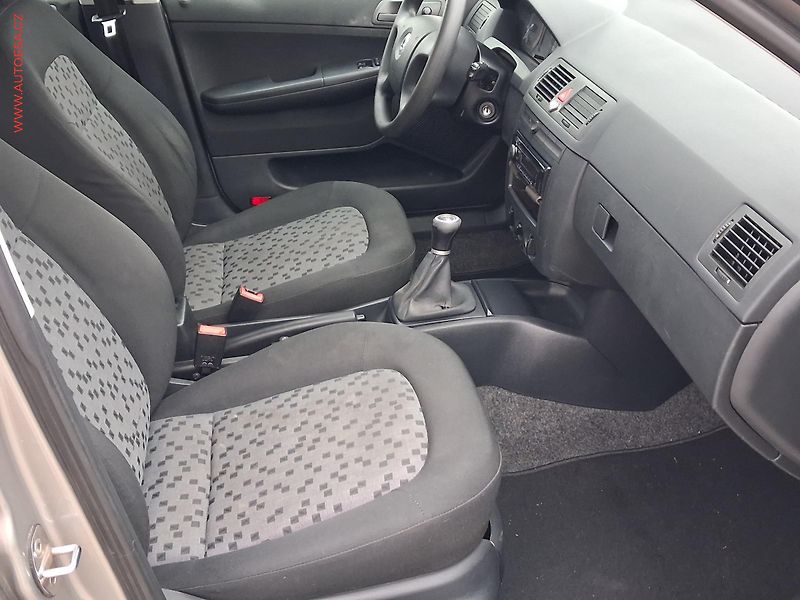 Škoda Fabia (2007) 1.2i, AC, park.asist - fotka 11 z 16