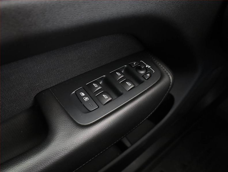 Volvo XC60 (2021) B4 AWD, 4X4,Automat,MHEV,45TKM - fotka 16 z 18