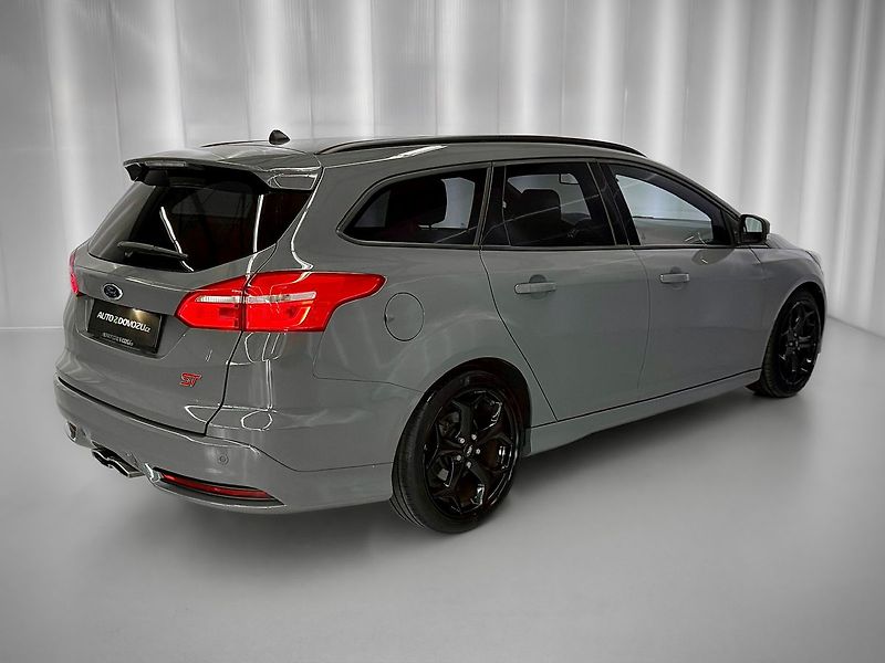 Ford Focus 2.0L 184KW ECOBOOST ST, RECARO - fotka 7 z 21