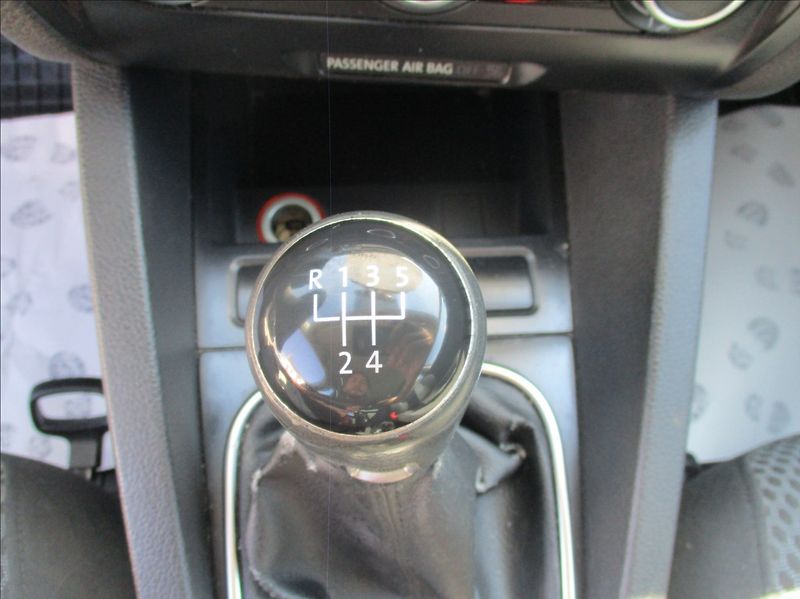 Volkswagen Jetta 1,6 TDI,klima,servis,1.maj,CZ, - fotka 19 z 32