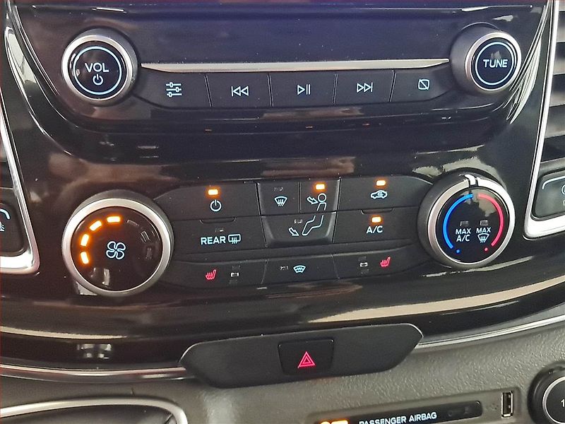Ford Tourneo Custom (2021) 2.0 EcoBlue mHEV - fotka 13 z 21