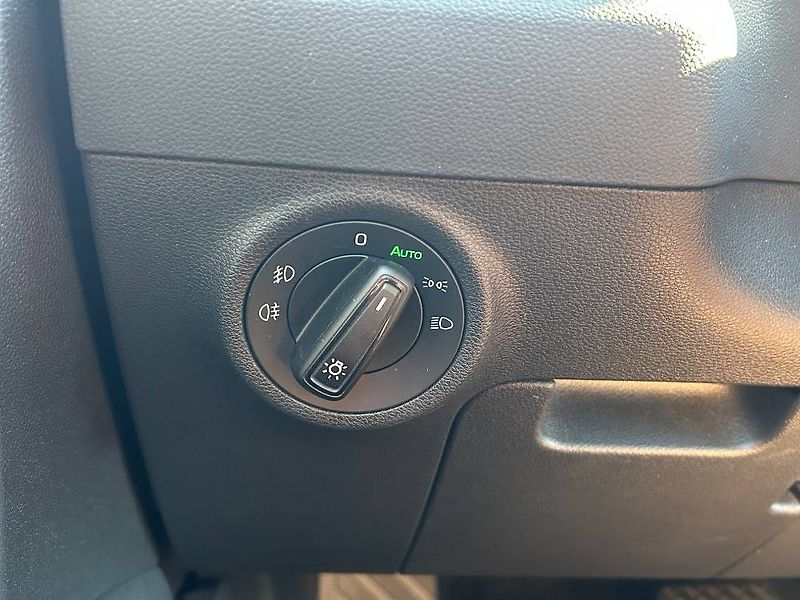 Škoda Karoq Ambition DSG 1,5TSI - fotka 18 z 22