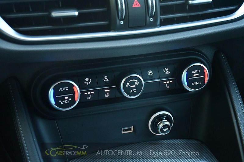Alfa Romeo Stelvio 2.2D 16V 154kW Veloce AT8-Q4 - fotka 31 z 52