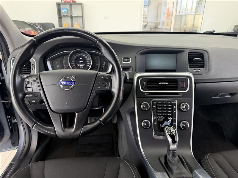Volvo V60 2,0 D, Automat, pouze 93tkm - fotka 8 z 29