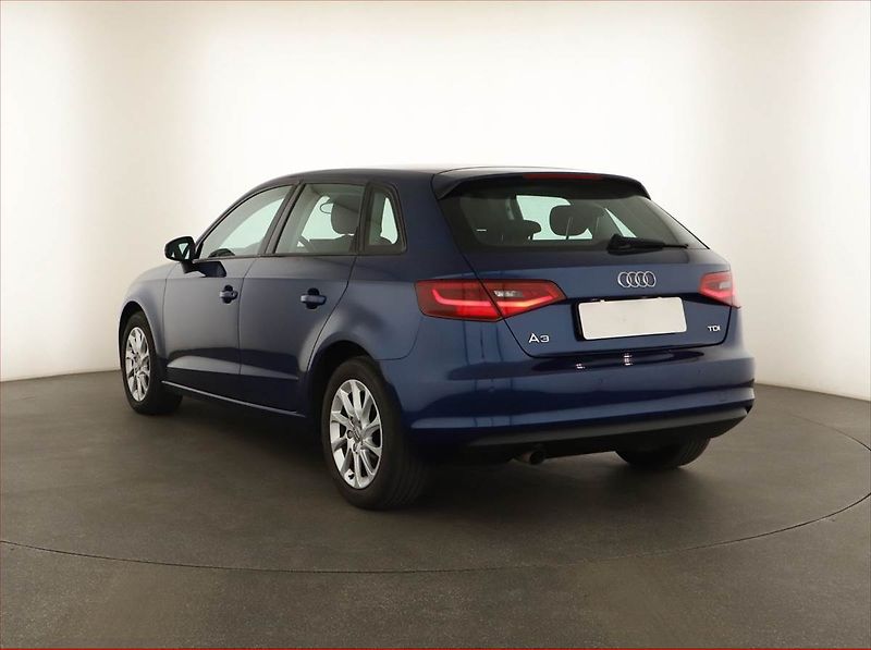 Audi A3 (2014) 1.6 TDI, Bi-Xenony, Tempomat - fotka 4 z 12