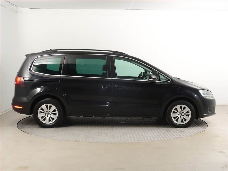 Volkswagen Sharan (2018) 2.0 TDI BMT, Automat, Navi - fotka 6 z 18