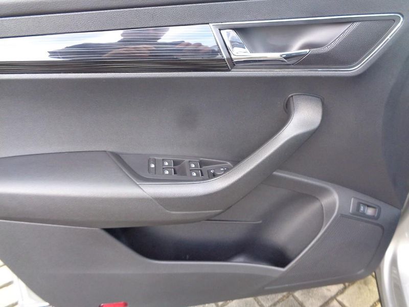 Škoda Karoq 2.0 TDI 4X4 DSG STYLE PLUS - fotka 11 z 30