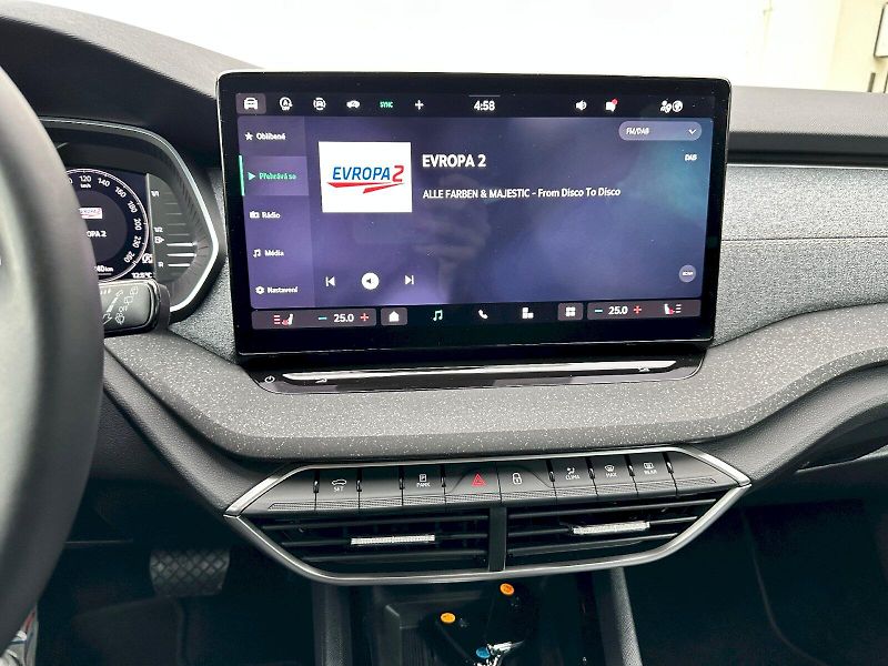 Škoda Octavia (2024) 1.5 TSI 110kW MHEV Top Selecti - fotka 14 z 26