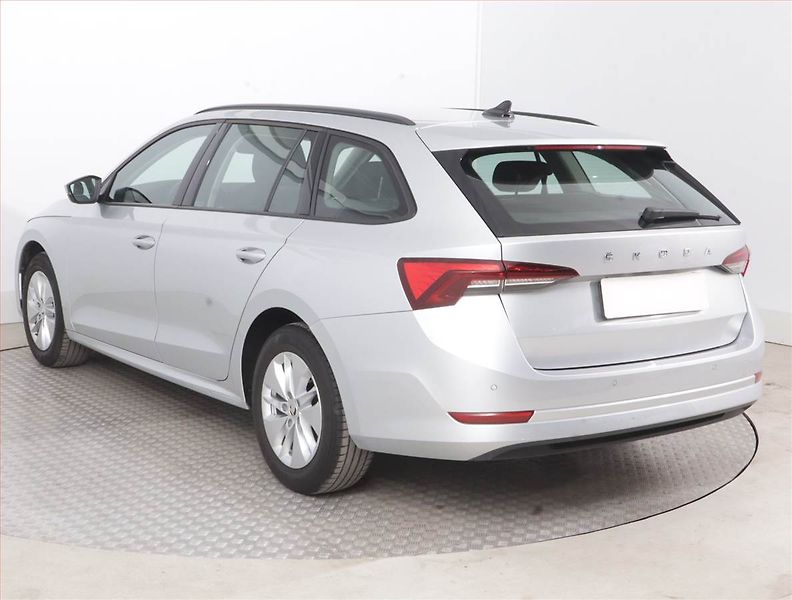 Škoda Octavia (2023) Ambition 2.0 TDI, ČR,1.maj - fotka 4 z 15