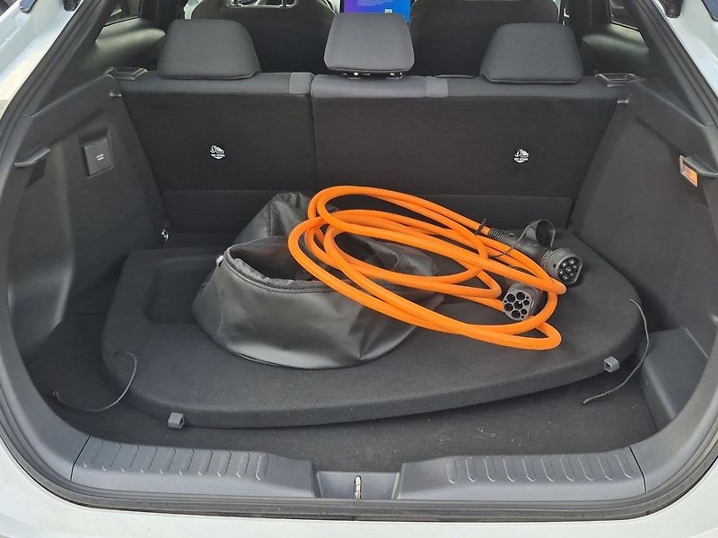Toyota C-HR 2.0 PHEV FWD Style - fotka 22 z 24