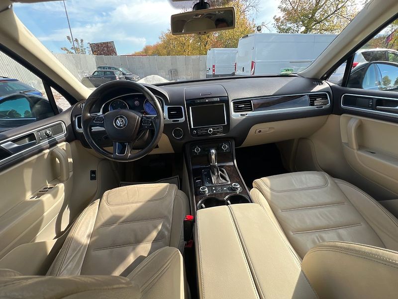 Volkswagen Touareg 3,0 TDI V 6 - fotka 7 z 15