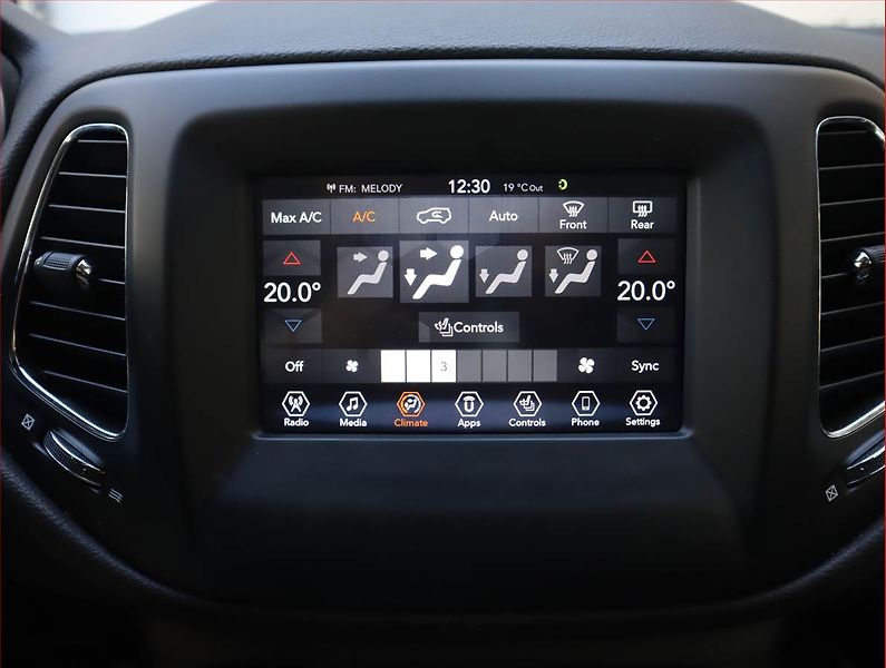 Jeep Compass (2020) 1.4 MultiAir, Serv.kniha - fotka 13 z 22