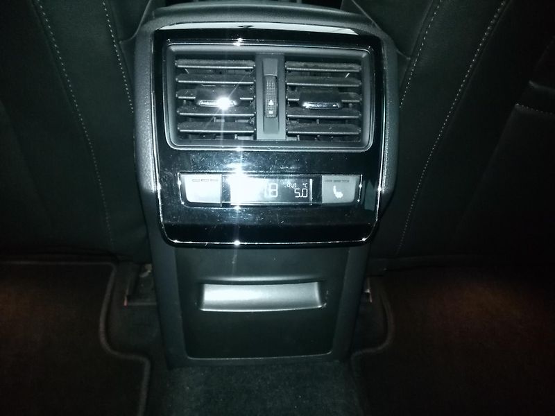 Škoda Superb 2,0 TDI 4x4 /140 kW/ - fotka 11 z 40