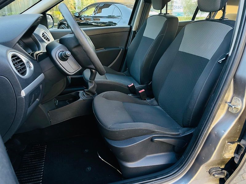 Renault Clio 1.2i 55KW MANUÁL 1MAJITEL  - fotka 28 z 42