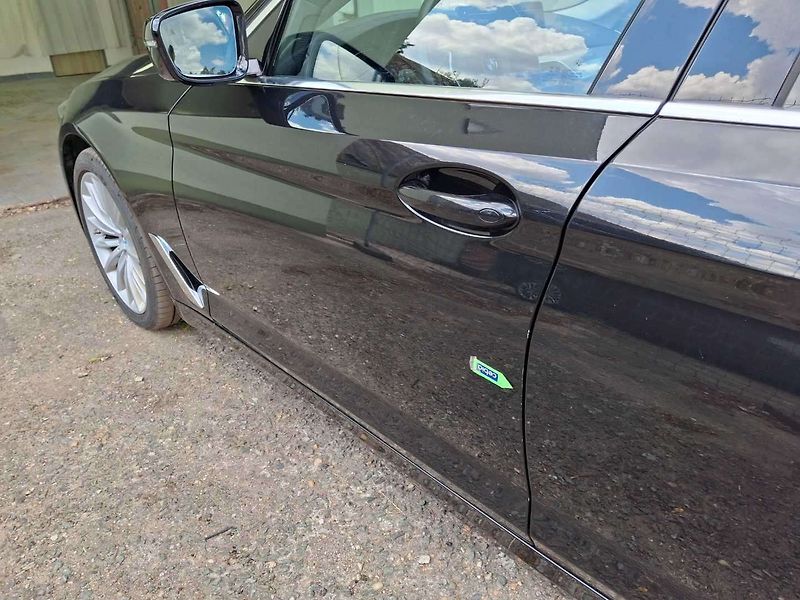 BMW Řada 5 530d xDrive AT Touring - fotka 65 z 71