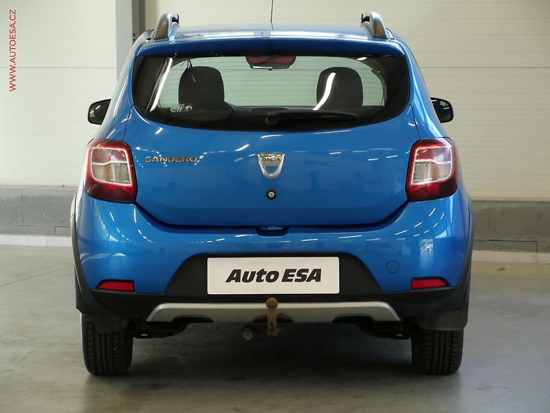 Dacia Sandero (2015) 0.9 TCe, ČR, AC, temp, tažné - fotka 6 z 16