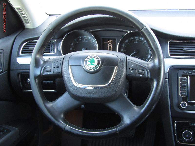Škoda Superb (2009) 2.0 TDi, ČR, Elegance, DSG - fotka 15 z 21