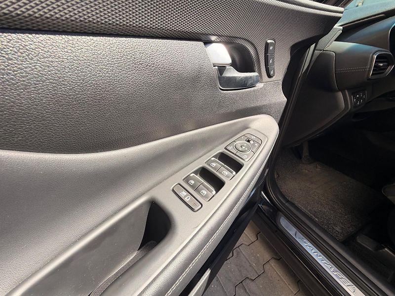 Hyundai Santa Fe 2.2-PREMIUM-AUTOMAT-KŮŽE - fotka 19 z 26
