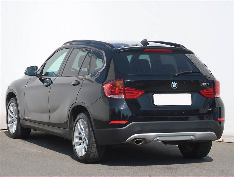 BMW X1 (2014) xDrive18d, 4X4, Serv.kniha - fotka 4 z 16